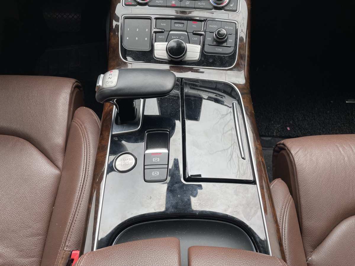 奥迪 奥迪A8  2013款 A8L 45 TFSI quattro舒适型图片