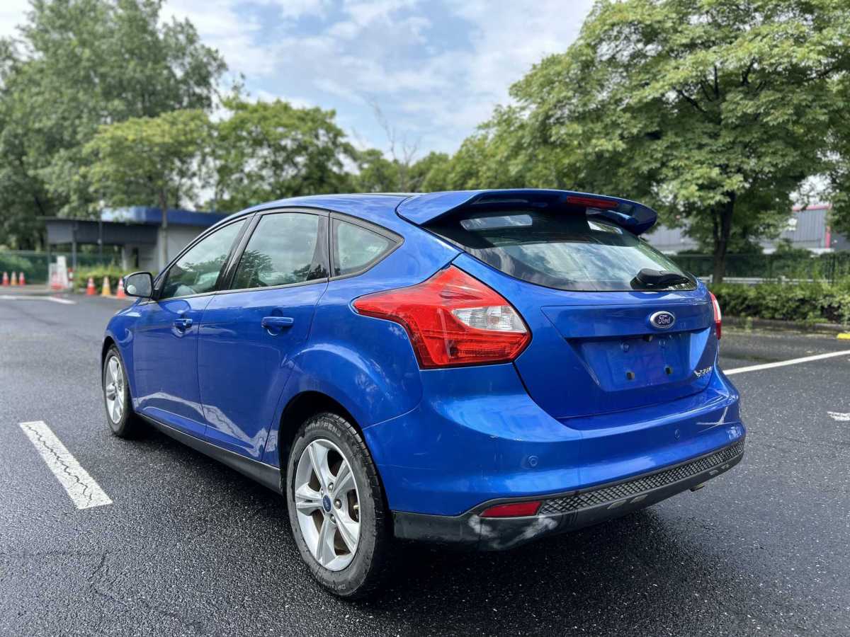 福特 ?？怂? 2015款 兩廂 1.6L 自動(dòng)風(fēng)尚型圖片