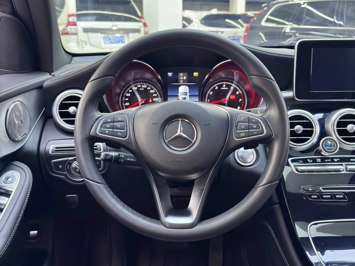 奔馳 奔馳GLC  2023款 改款 GLC 300 4MATIC 轎跑SUV圖片