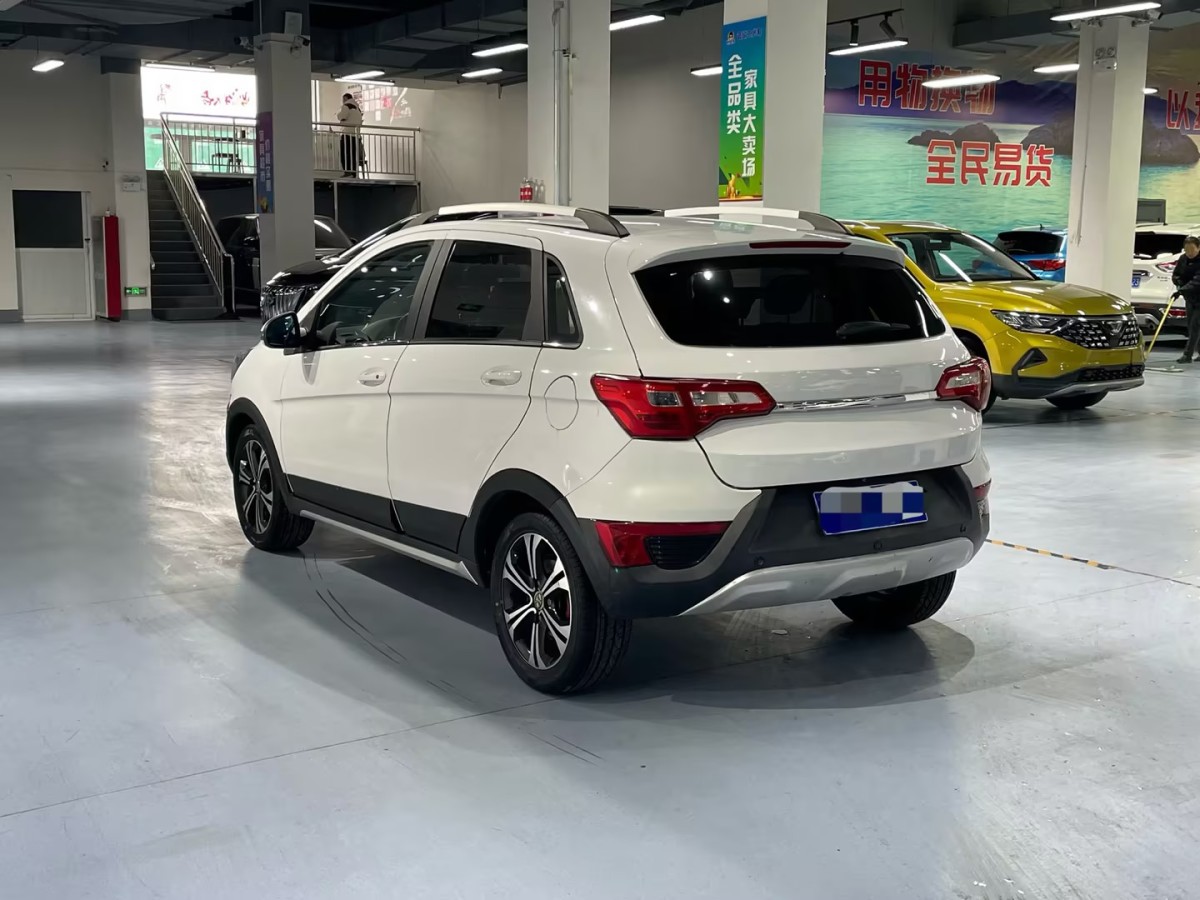 北汽紳寶 X25  2015款 1.5L 手動精英型圖片