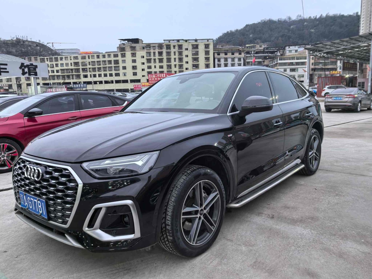 2021年10月奧迪 奧迪Q5L Sportback  2022款 改款 40 TFSI 豪華型