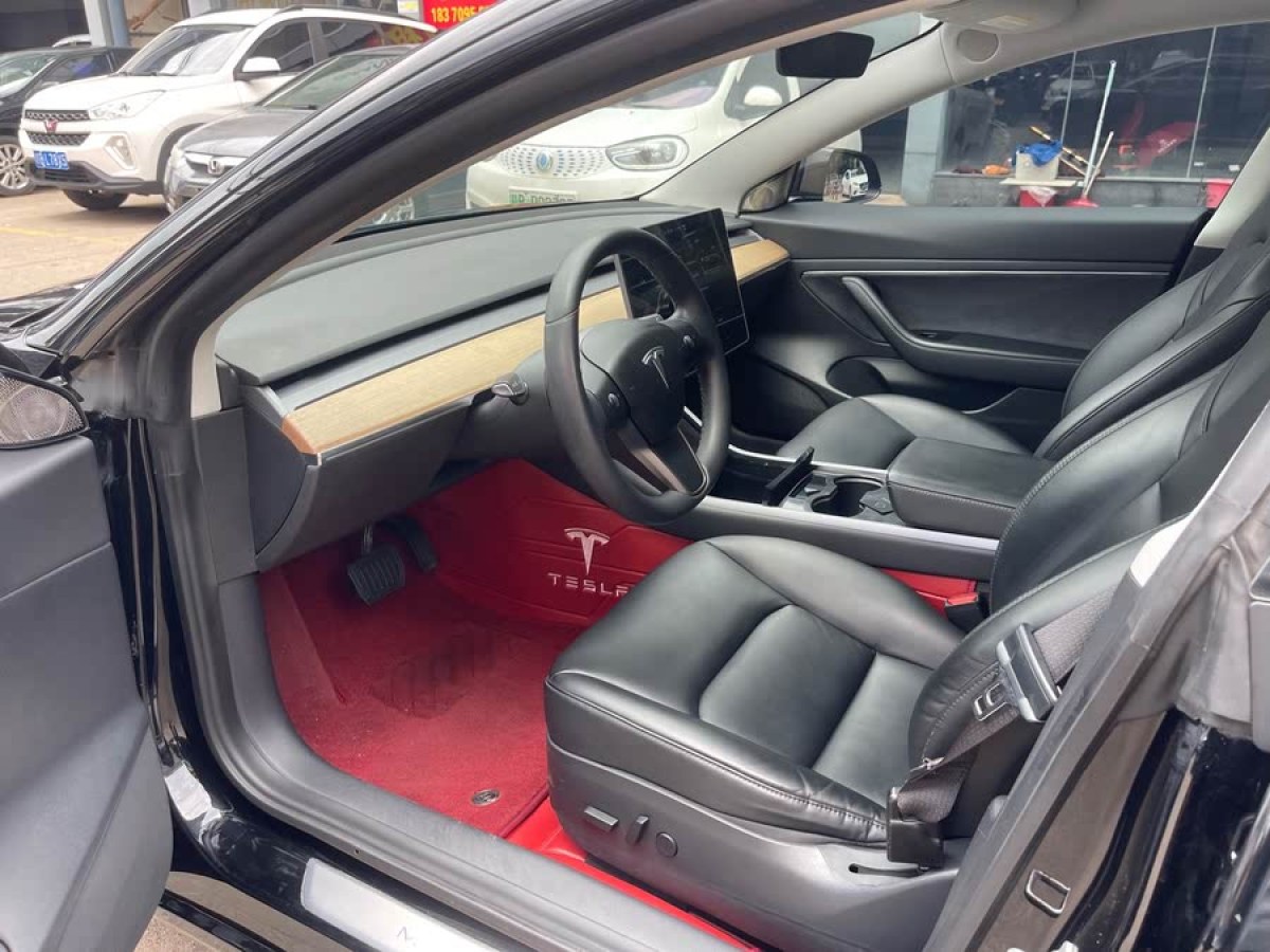特斯拉 Model 3  2019款 標(biāo)準(zhǔn)續(xù)航后驅(qū)升級(jí)版圖片
