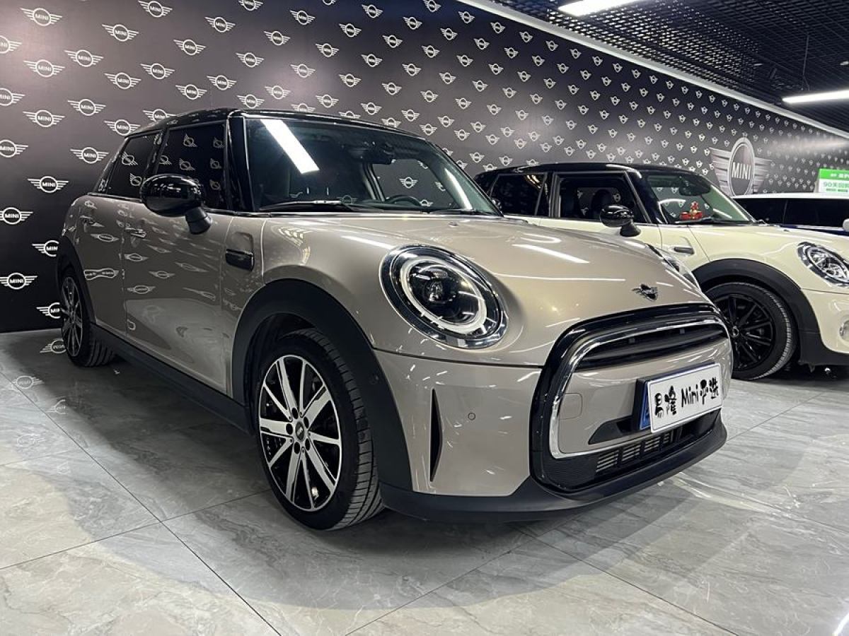 2023年11月MINI MINI  2023款 1.5T COOPER 藝術(shù)家 五門版