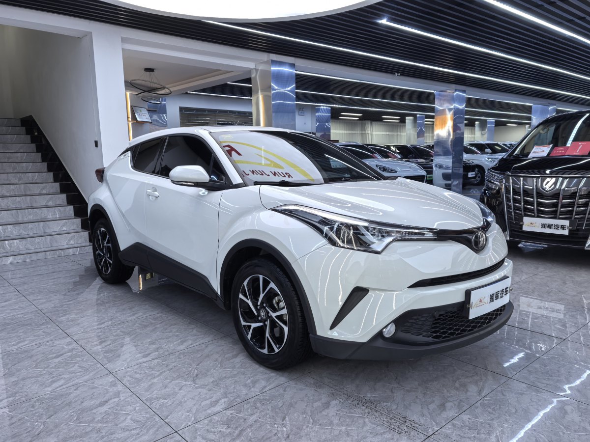 豐田 C-HR  2020款 2.0L 領(lǐng)先版圖片