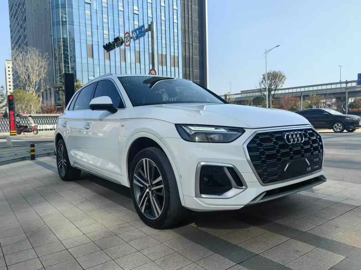 奧迪 奧迪Q5 e-tron  2022款 40 e-tron 星耀型 機甲套裝圖片