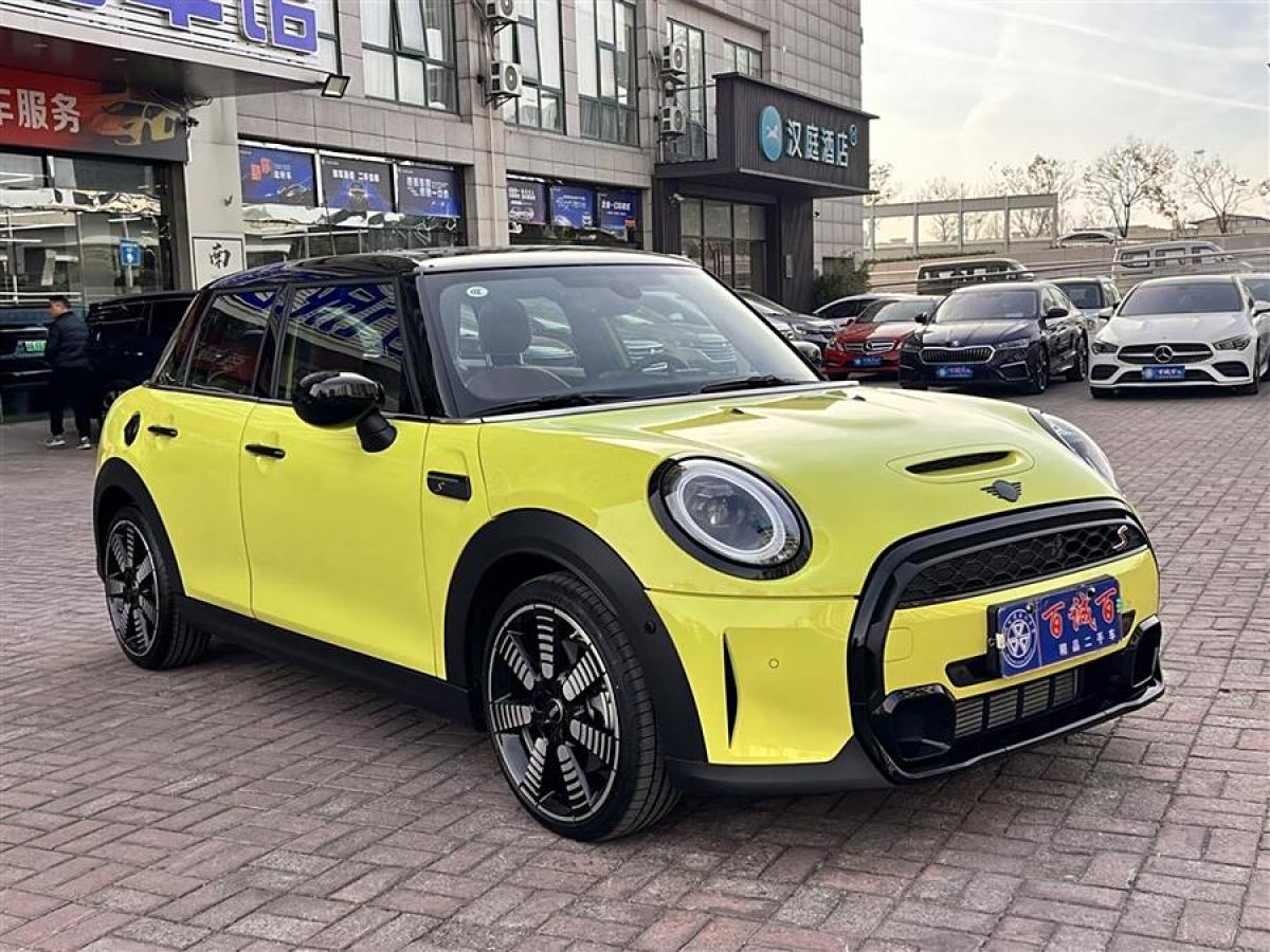 MINI MINI  2022款 改款 2.0T COOPER S 藝術(shù)家 五門版圖片