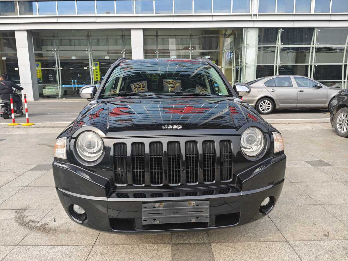 Jeep 指南者  2010款 2.4L 四驅(qū)運(yùn)動(dòng)版圖片