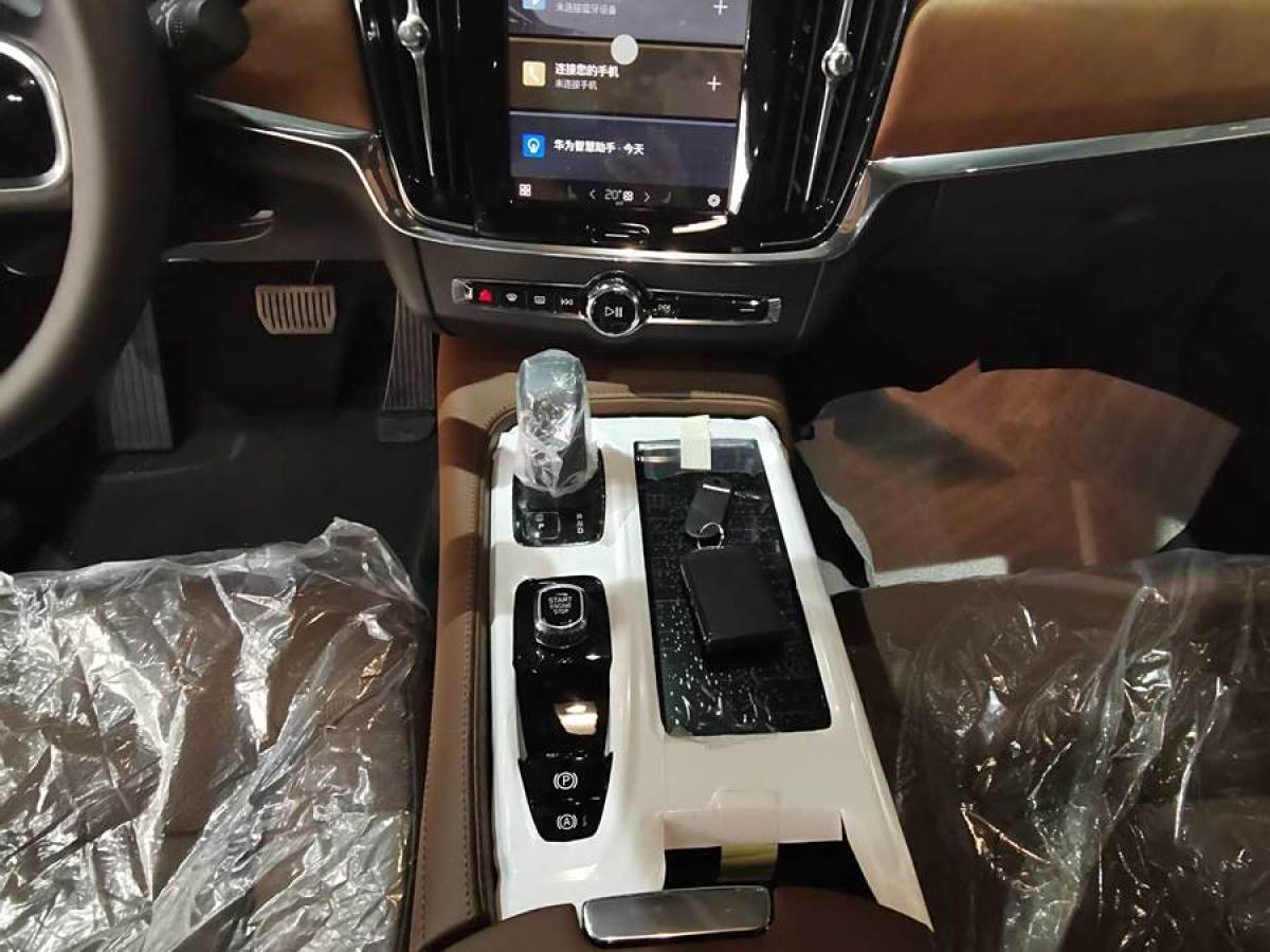 沃尔沃 S90新能源  2024款 T8插电式混合动力 四驱长续航智逸豪华版图片