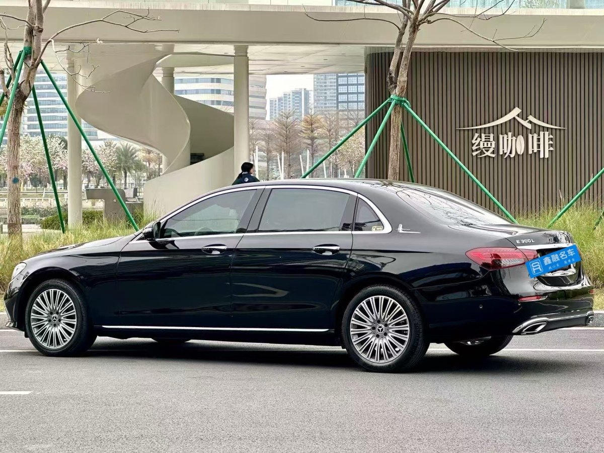 奔馳 奔馳E級  2022款 改款 E 300 L 運動尊貴型圖片