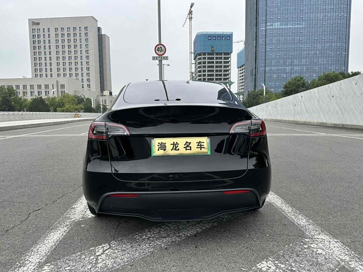 特斯拉 Model 3  2021款 改款 標(biāo)準(zhǔn)續(xù)航后驅(qū)升級版圖片