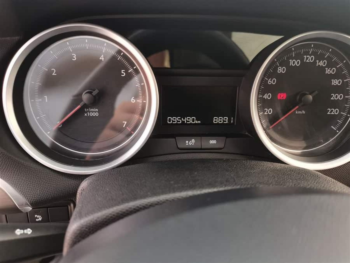 標(biāo)致 408  2015款 1.2T 自動豪華版圖片