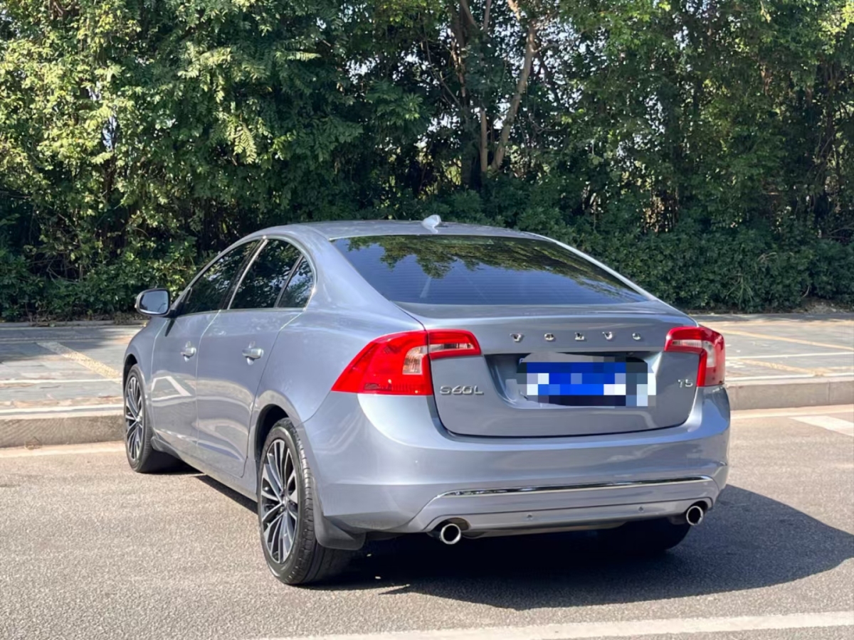 沃爾沃 S60  1448款 2.0T T5智尊版圖片