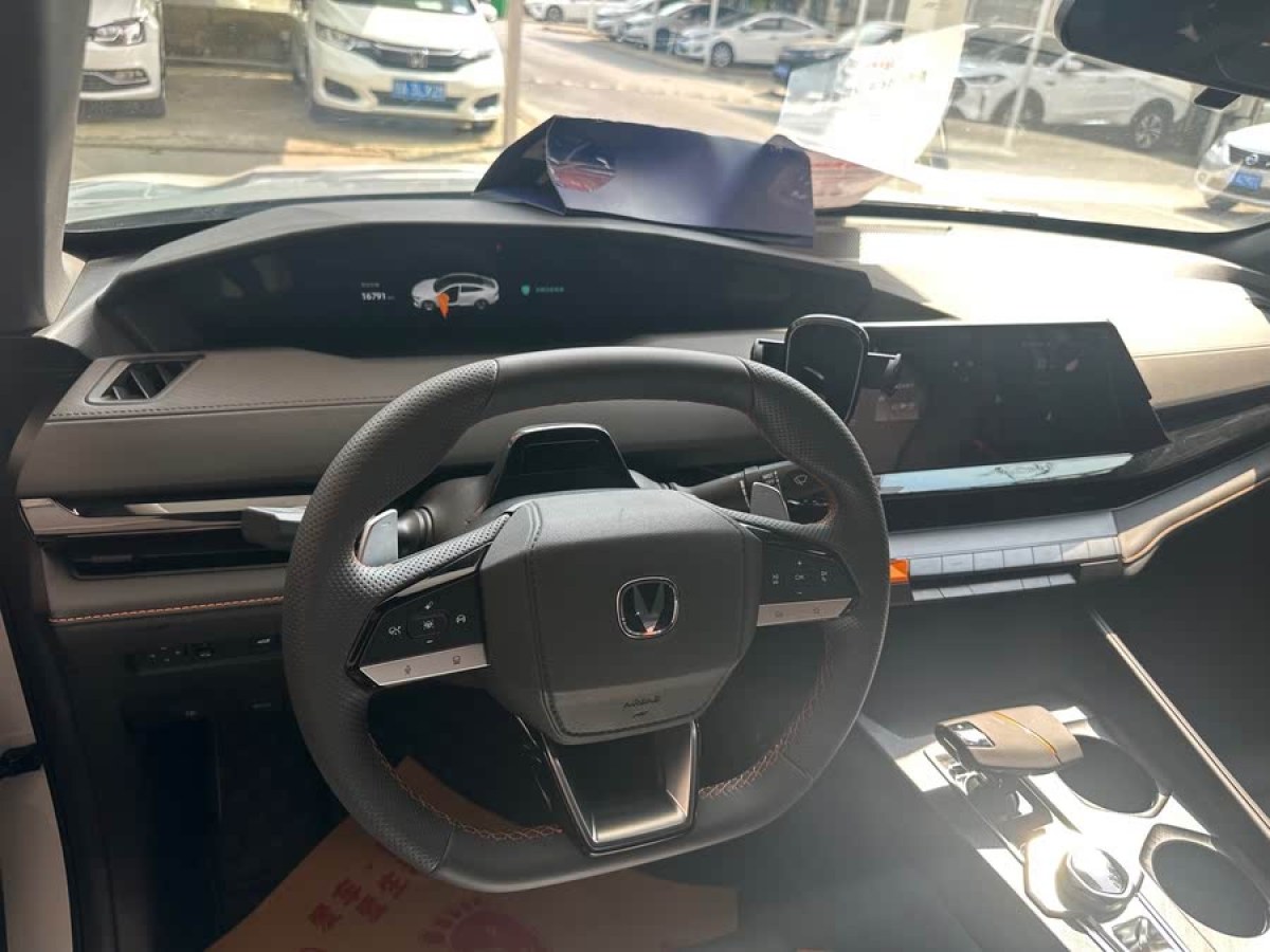 長安 長安UNI-V  2023款 1.5T 尊貴型圖片
