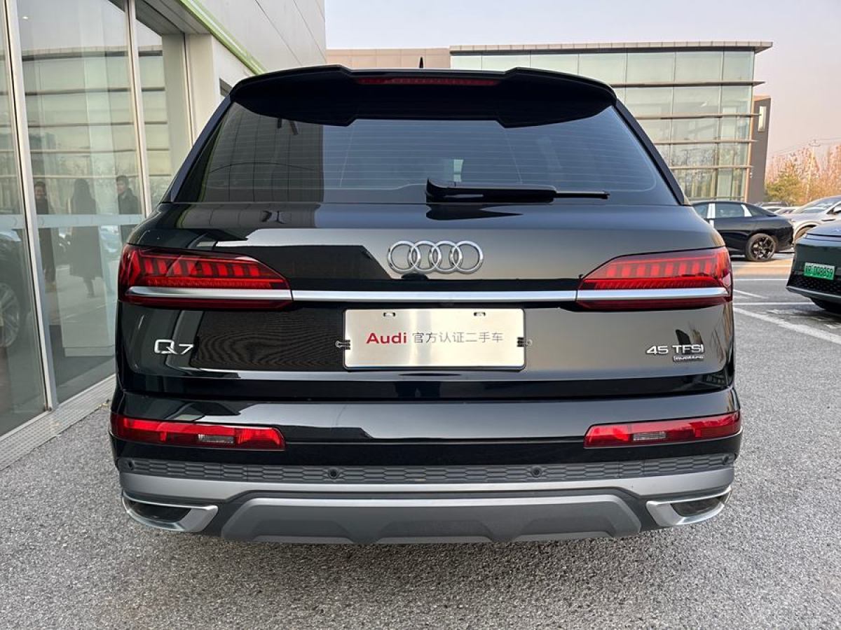 奧迪 奧迪Q7  2023款 45 TFSI quattro S line運(yùn)動(dòng)型圖片