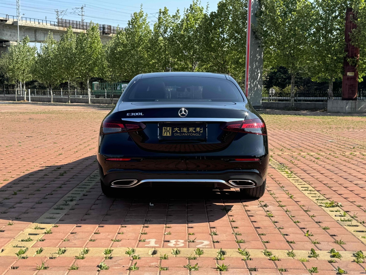 2020年11月奔馳 奔馳E級  2021款 改款 E 300 L 運(yùn)動時(shí)尚型