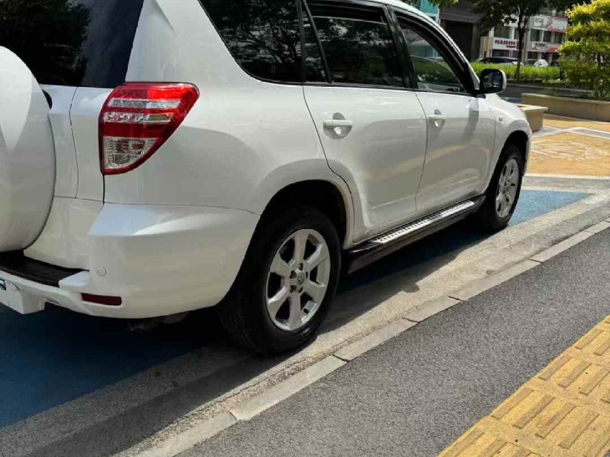 豐田 RAV4榮放  2010款 2.0L 手動(dòng)豪華升級(jí)版圖片