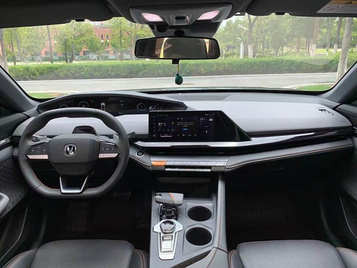 長(zhǎng)安 長(zhǎng)安UNI-V  2022款 1.5T 尊貴型圖片