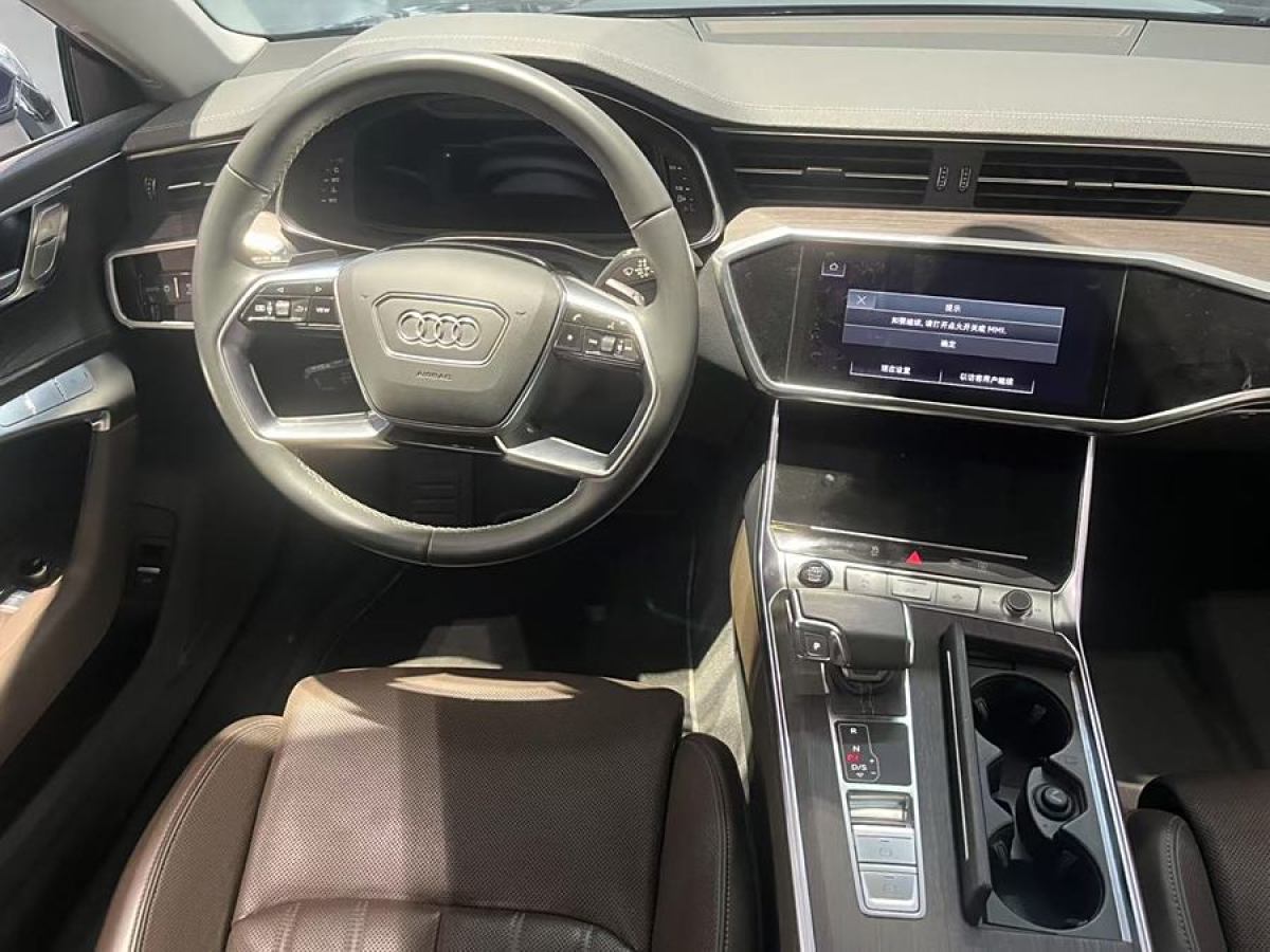 奧迪 奧迪A7L  2024款 55TFSI quattro S-line 志遠(yuǎn)型 曜黑套裝圖片