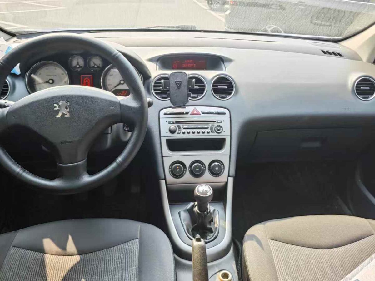 標(biāo)致 408  2011款 1.6L 手動(dòng)豪華版圖片