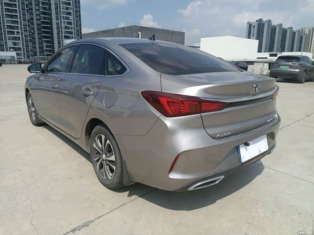 長(zhǎng)安 逸動(dòng)  2021款 PLUS 藍(lán)鯨NE 1.4T GDI DCT尊貴型圖片