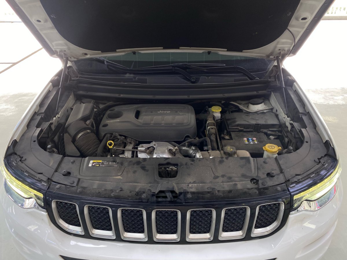 Jeep 大指揮官  2018款 2.0T 四驅(qū)智享版圖片