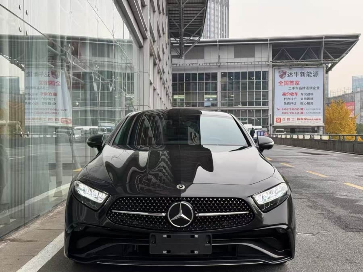 奔馳 奔馳CLS級(jí)  2023款 改款 CLS 300 動(dòng)感型圖片