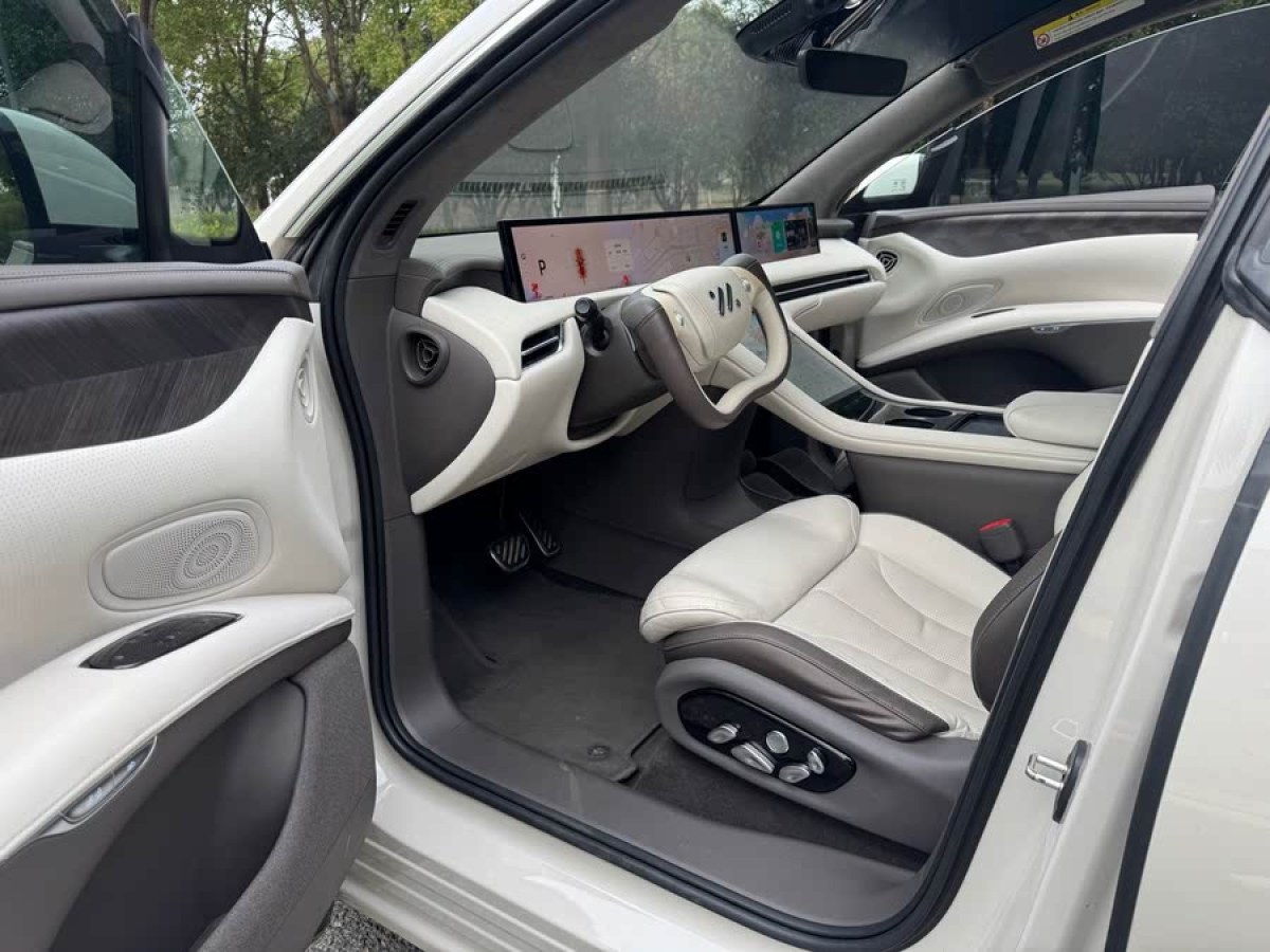 智己 智己LS7  2023款 100kWh Pro四驅(qū)版圖片