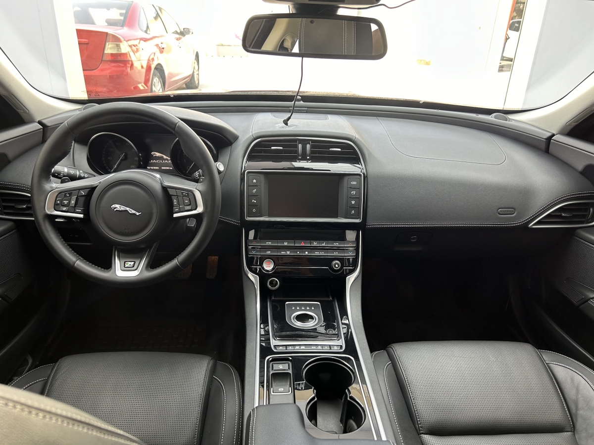 捷豹 XE  2015款 2.0T 200PS R-Sport图片