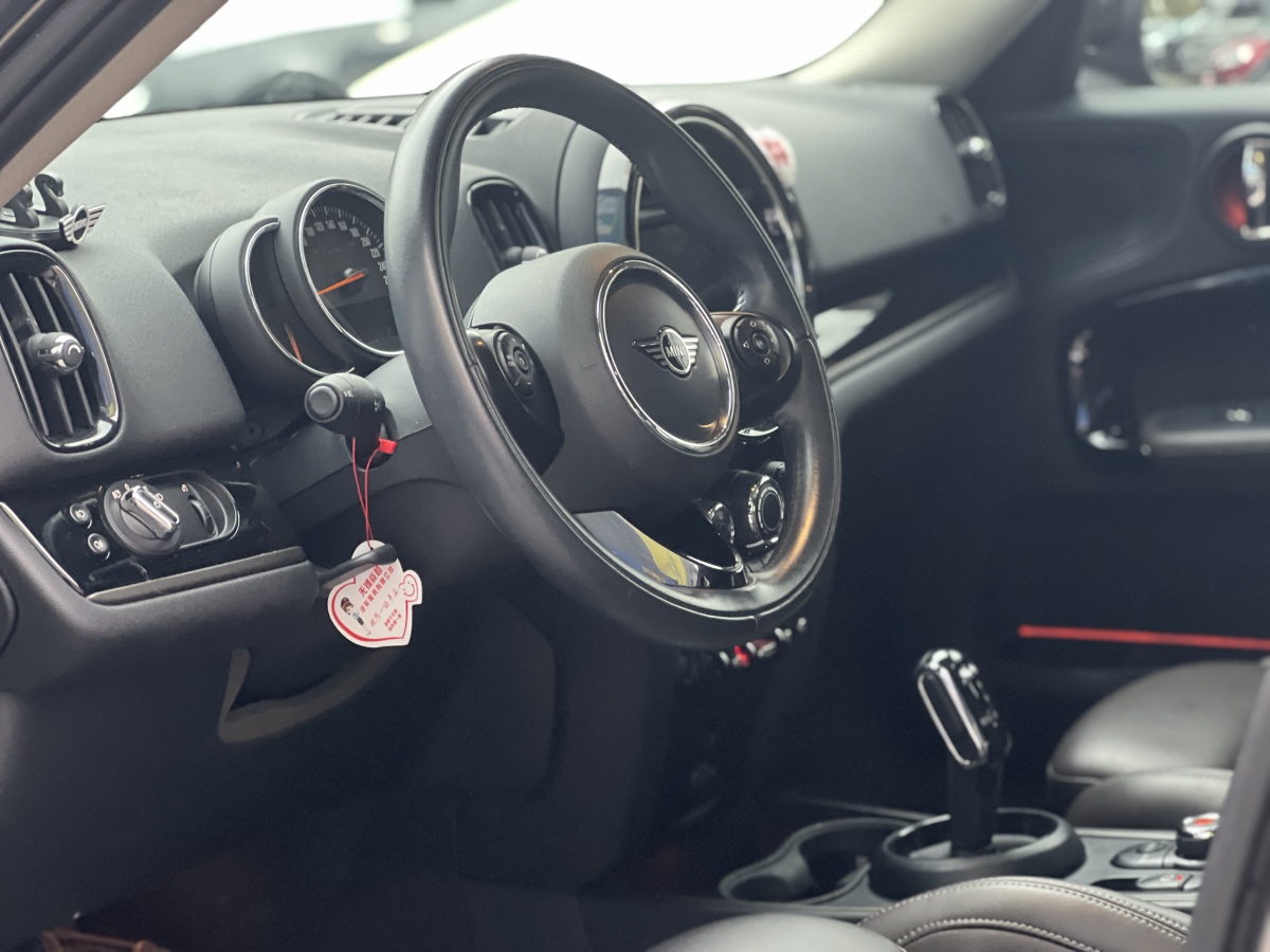 MINI COUNTRYMAN  2019款 1.5T COOPER ALL4 經(jīng)典派周末旅行版圖片