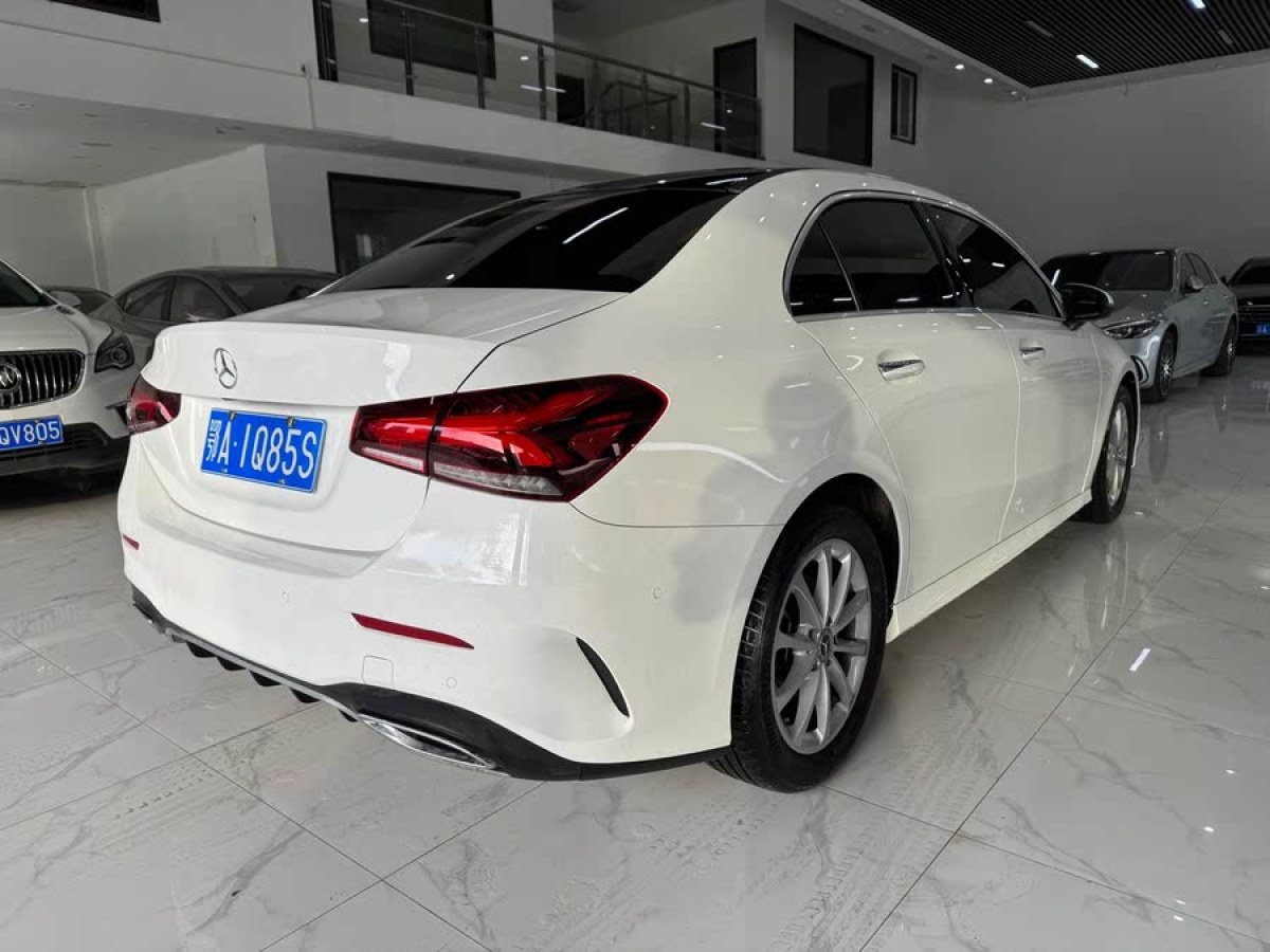 奔馳 奔馳A級  2020款 改款 A 200 L 運動轎車時尚型圖片