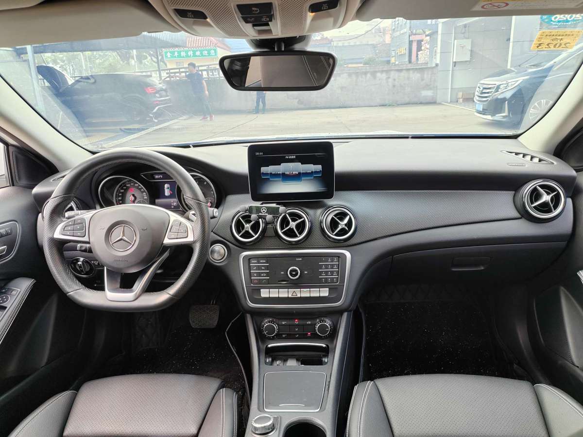 奔驰 奔驰GLA  2019款 GLA 200 动感型图片