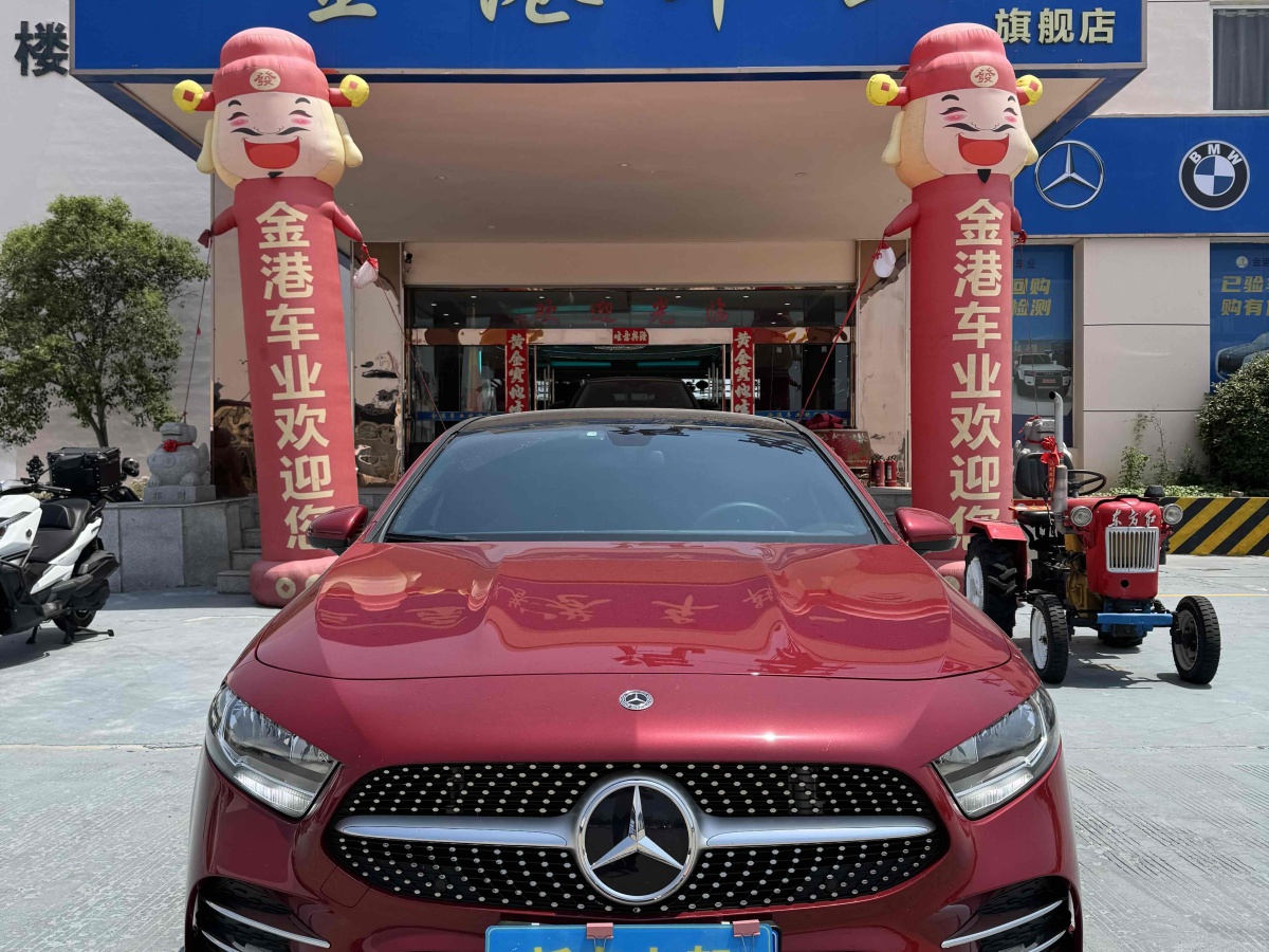奔馳 奔馳A級  2022款 改款 A 180 L 運動轎車圖片