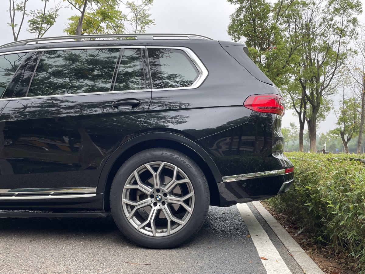 寶馬 寶馬X7  2022款 xDrive40i 領(lǐng)先型豪華套裝圖片