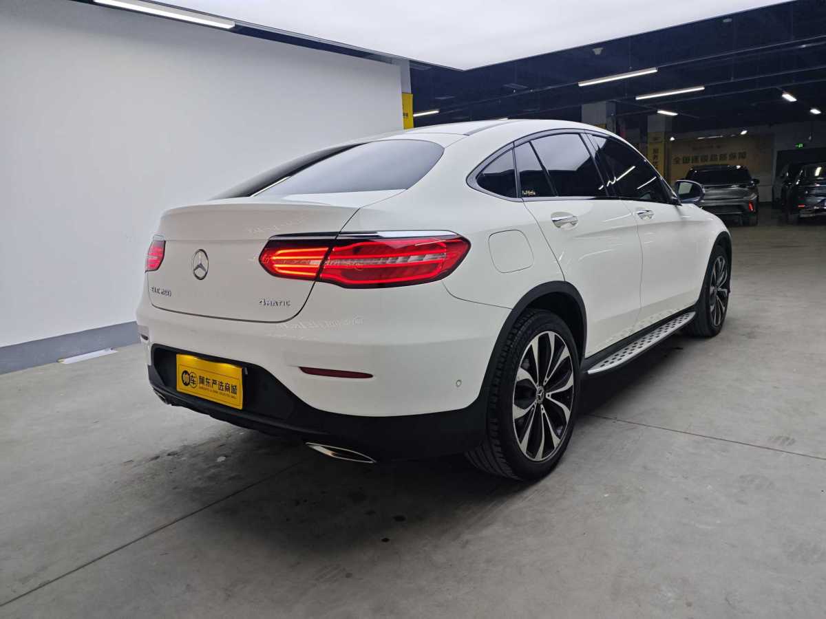 奔馳 奔馳GLC  2022款 改款 GLC 260 4MATIC 轎跑SUV圖片