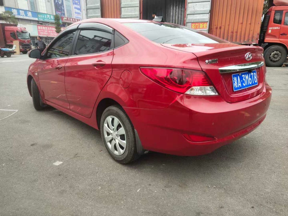 現(xiàn)代 瑞納  2013款 三廂 1.4L 自動標準型GL圖片