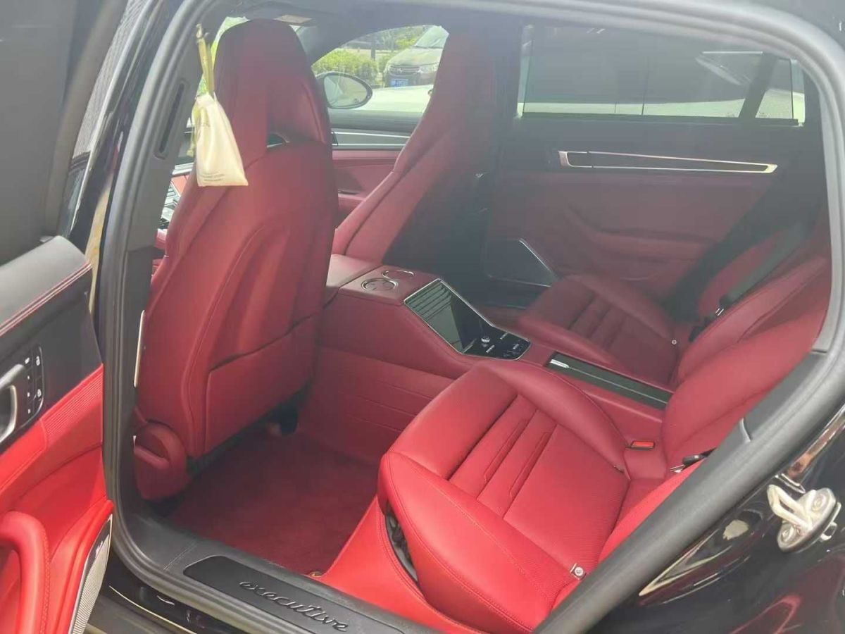 保時(shí)捷 911  2024款 Turbo 3.7T 50周年紀(jì)念版圖片