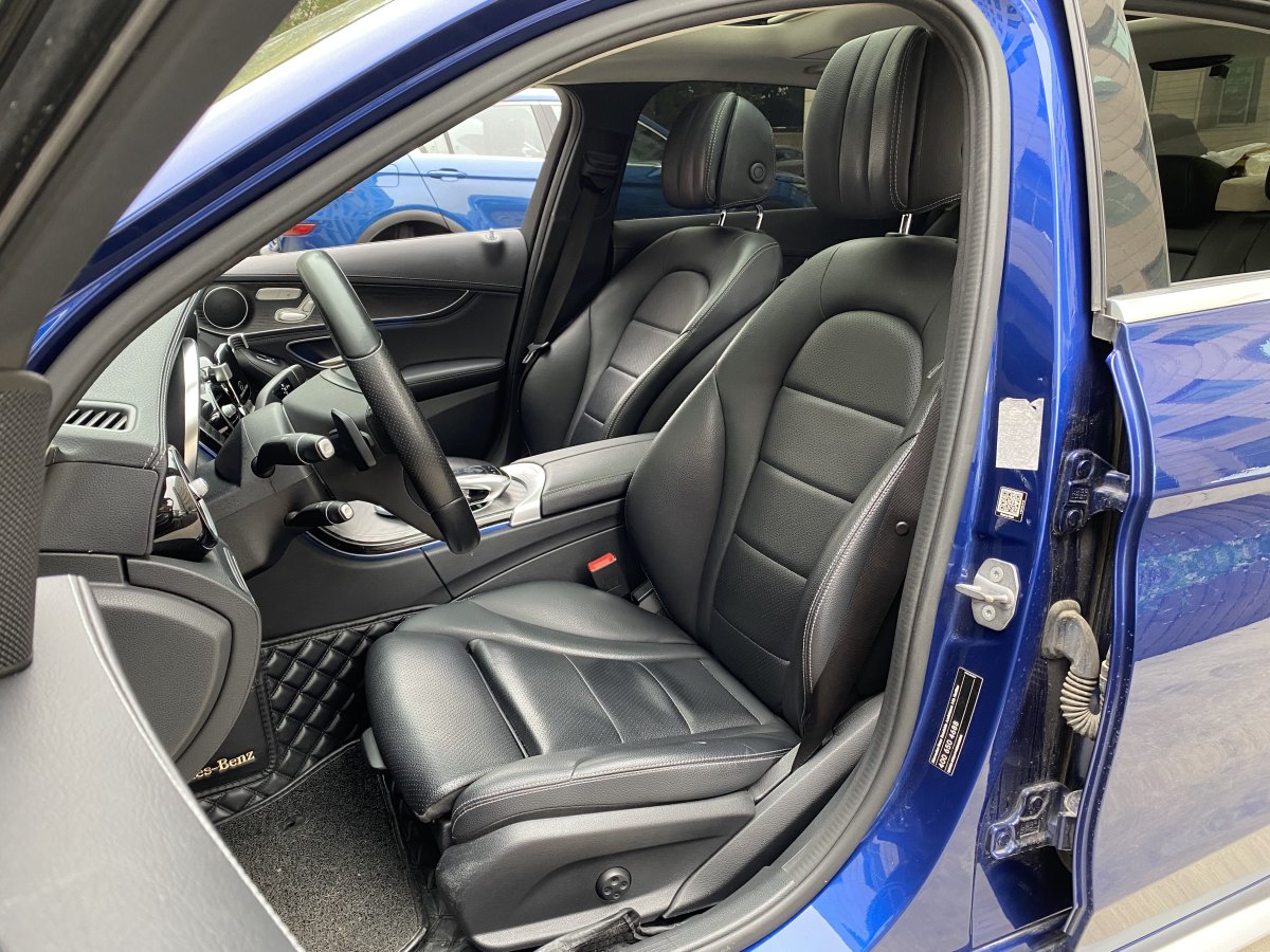 2018年8月奔驰 奔驰C级  2018款 C 200 L 运动版