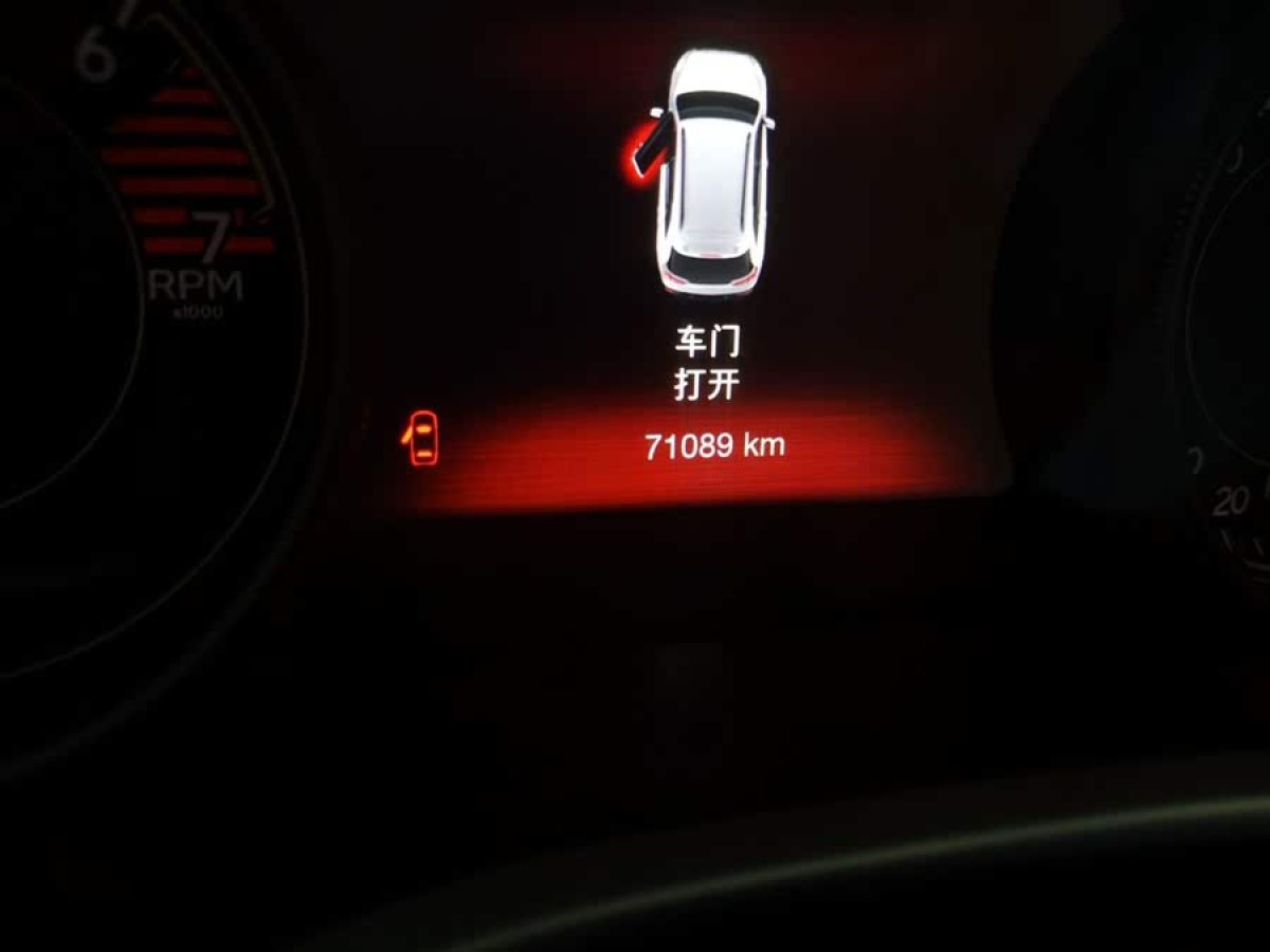 Jeep 自由光  2017款 2.0L 優(yōu)越版圖片
