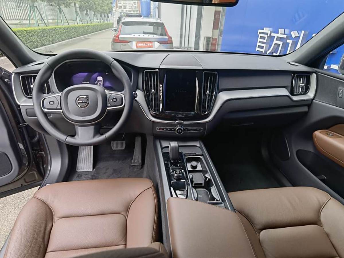 沃爾沃 XC60  2024款 B5 四驅(qū)智逸豪華版圖片