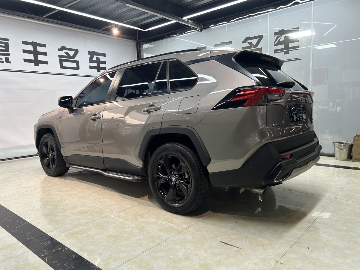 豐田 RAV4榮放  2020款 雙擎 2.5L CVT四驅(qū)精英PLUS版圖片