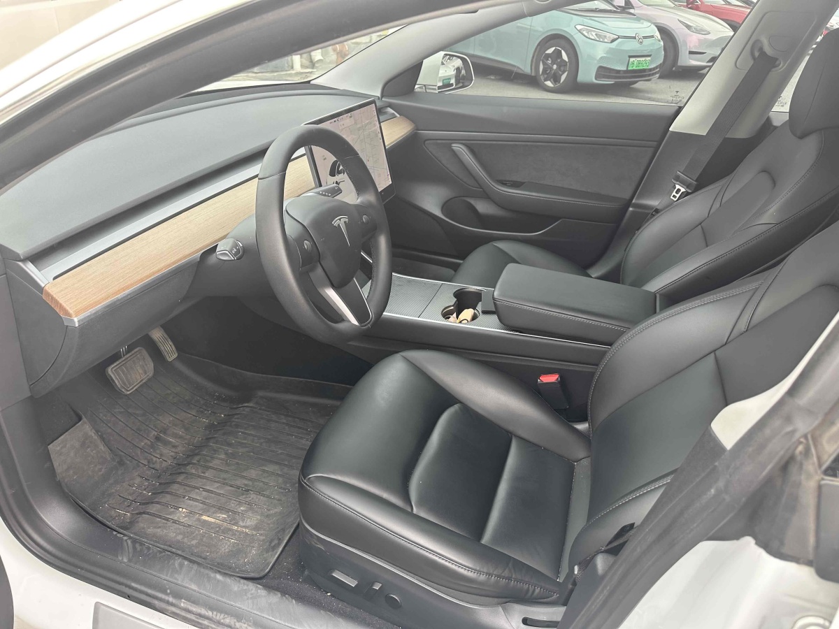 特斯拉 Model 3  2020款 改款 標(biāo)準(zhǔn)續(xù)航后驅(qū)升級(jí)版圖片