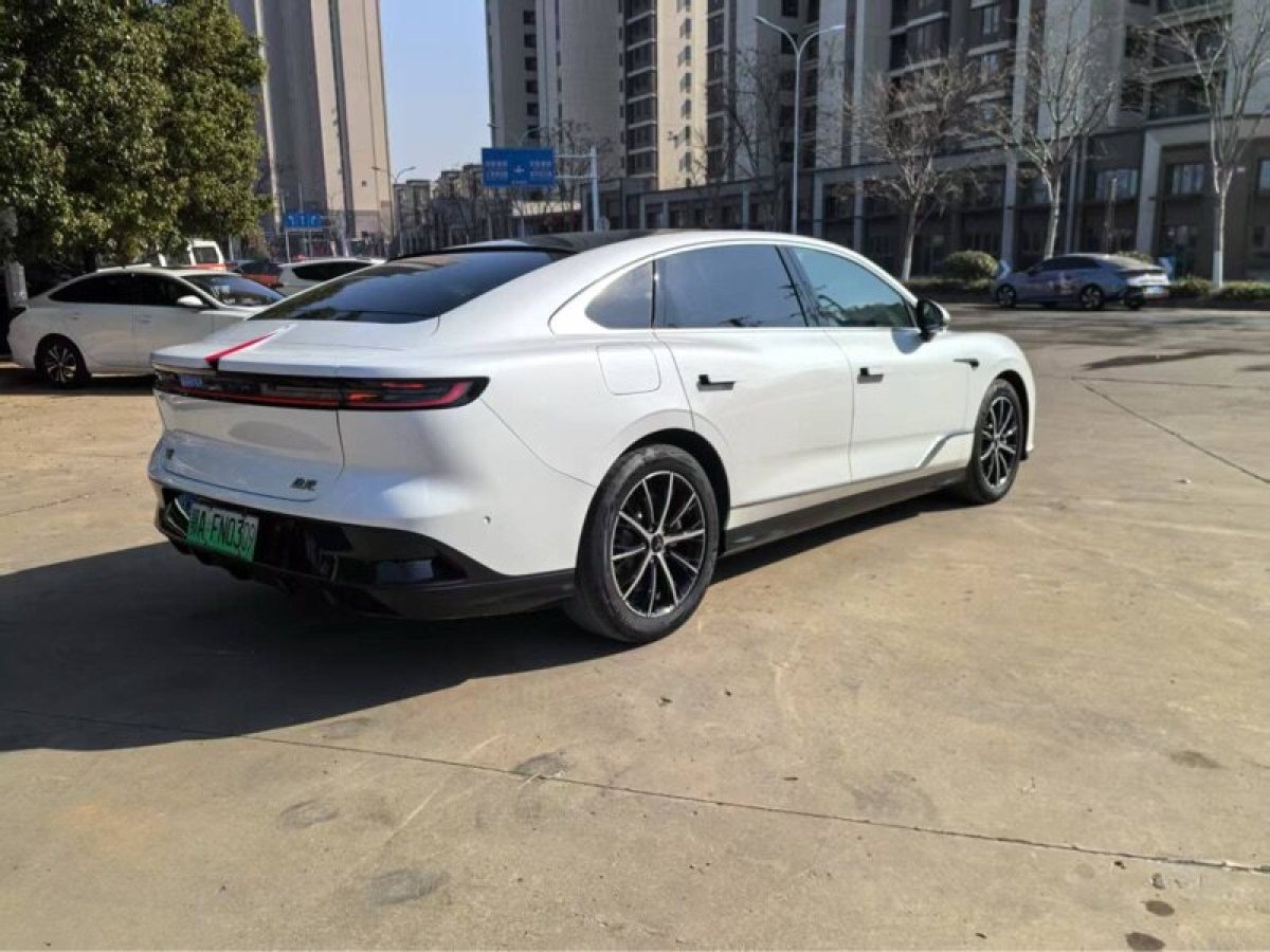 嵐圖 嵐圖追光  2024款 PHEV 四驅(qū)超長續(xù)航旗艦版圖片