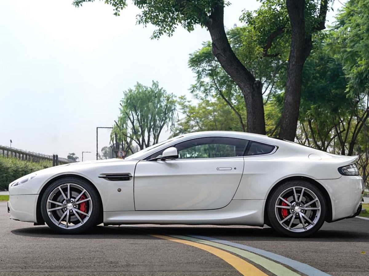 阿斯頓·馬丁 V8 Vantage  2011款 4.7L Sportshift Coupe圖片