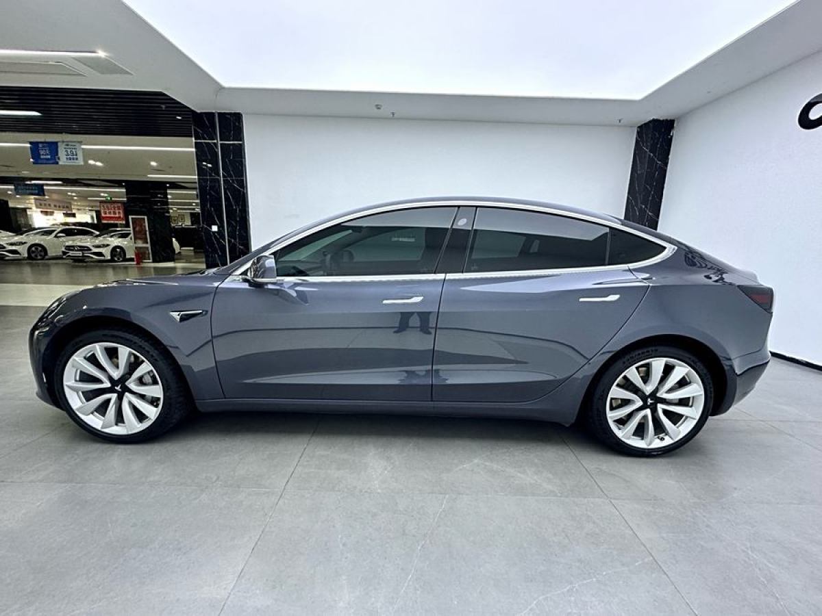 特斯拉 Model 3  2019款 標(biāo)準(zhǔn)續(xù)航后驅(qū)升級版圖片