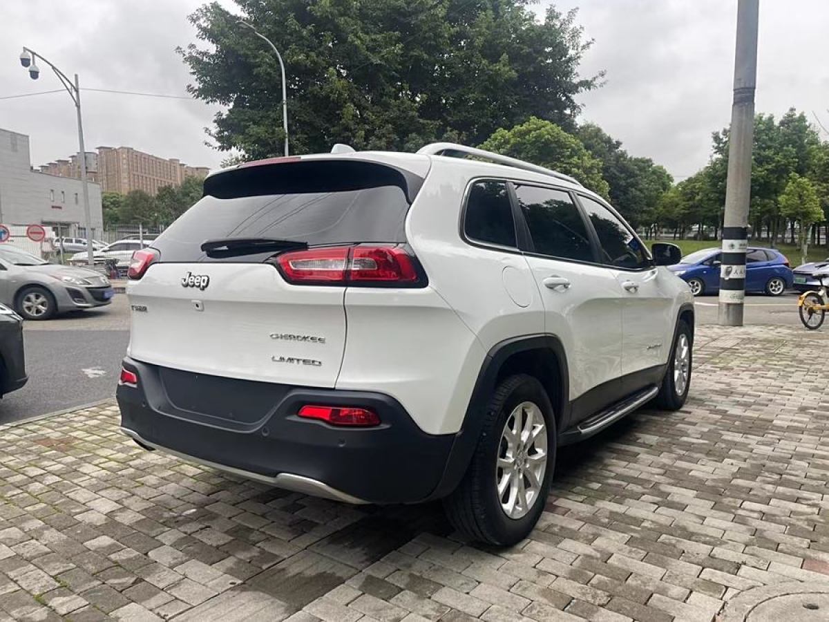 Jeep 自由光  2017款 2.0L 優(yōu)越版圖片