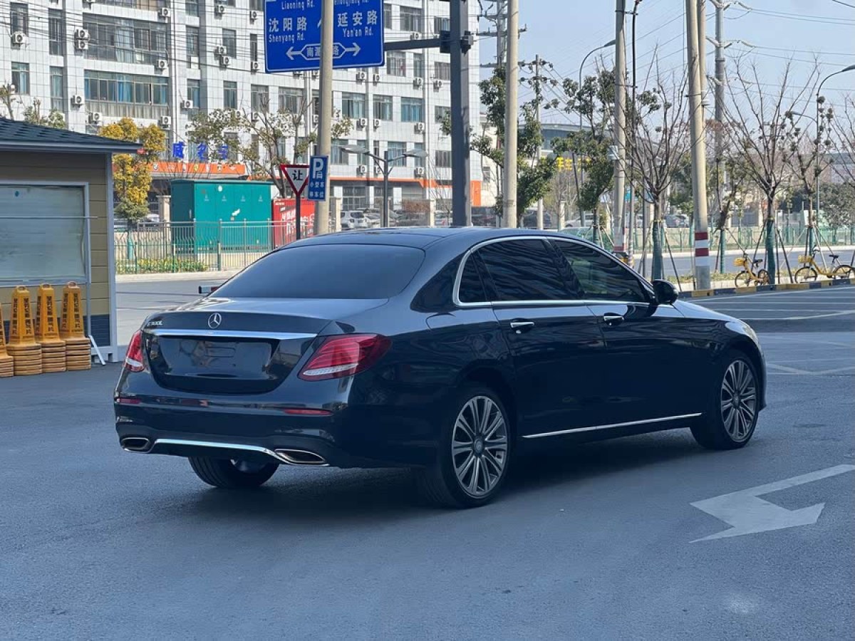 奔馳 奔馳E級  2019款 改款 E 300 L 豪華型圖片