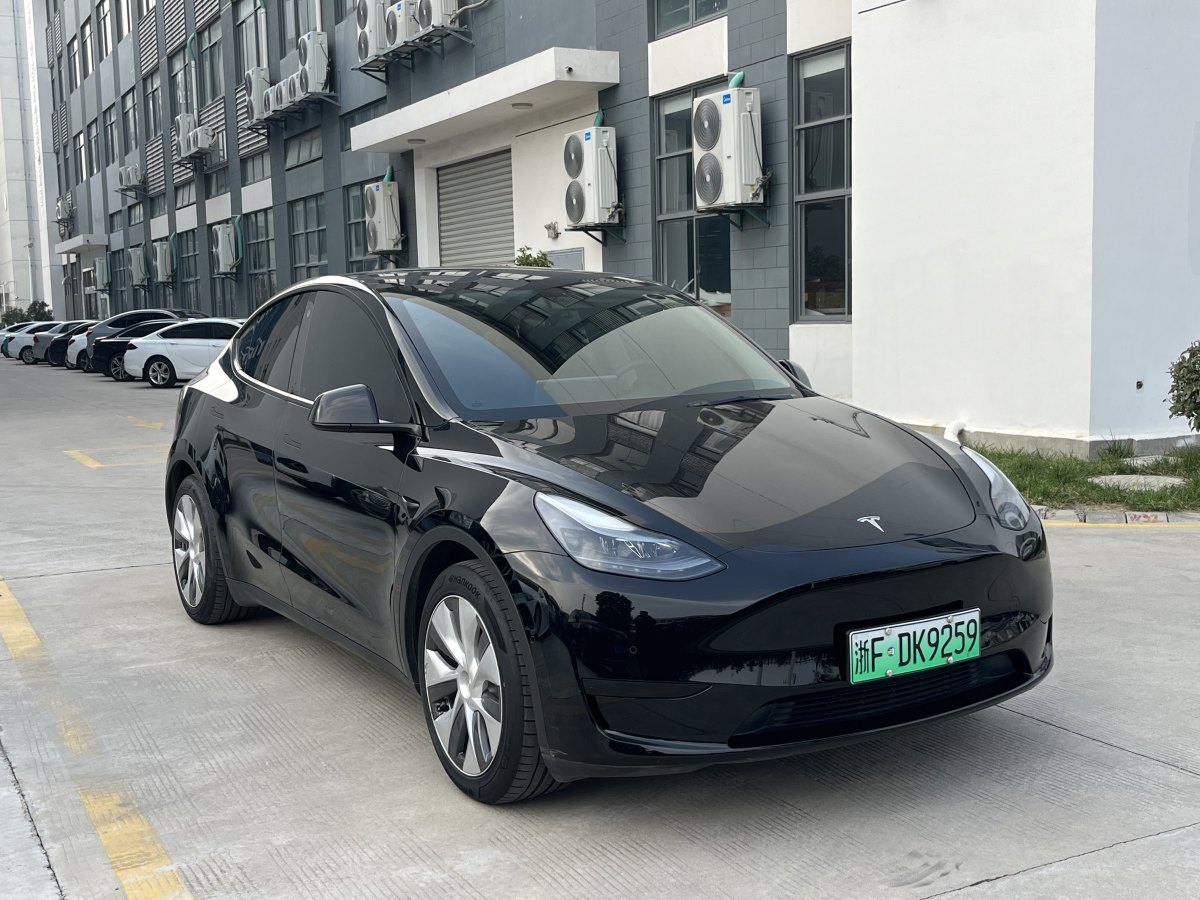 特斯拉 Model 3  2021款 改款 標(biāo)準(zhǔn)續(xù)航后驅(qū)升級(jí)版圖片