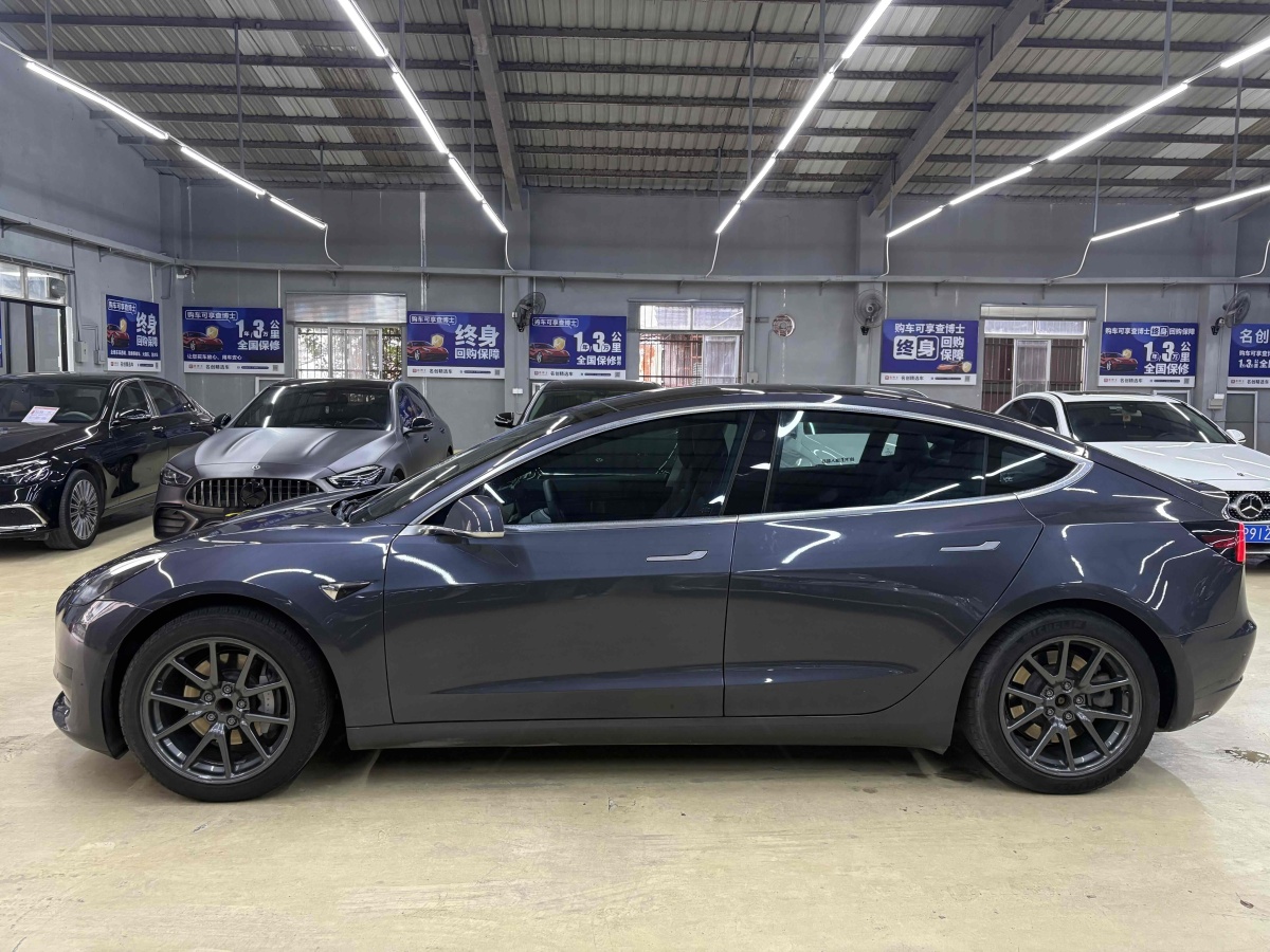 特斯拉 Model 3  2020款 改款 標(biāo)準(zhǔn)續(xù)航后驅(qū)升級(jí)版圖片