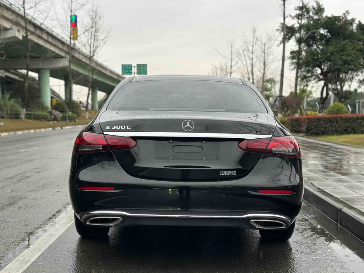 奔馳 奔馳E級  2021款 改款 E 300 L 時尚型圖片