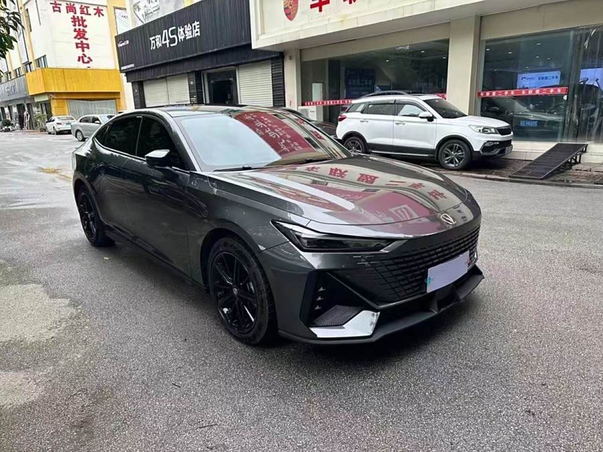 長(zhǎng)安 長(zhǎng)安UNI-V  2022款 1.5T 尊貴型圖片